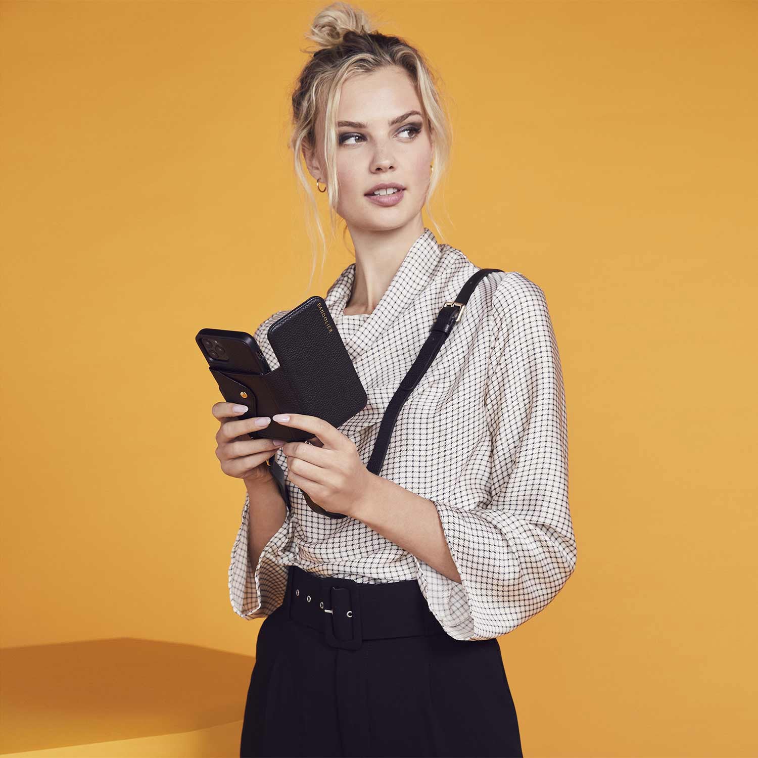 Hailey Folio Pebble Leather Crossbody Bandolier - Black/Gold